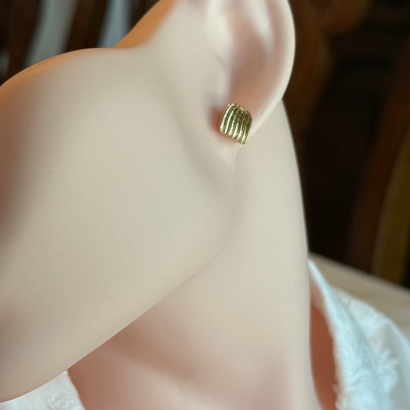 Anthropologie Jewelry - Gold Ribbed Earrings